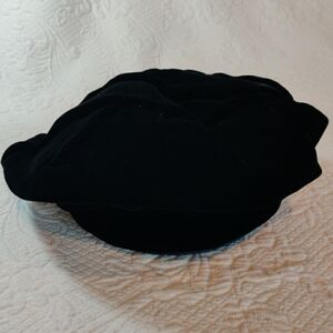 Foleys Vintage Women's Black Velvet Beret Style Hat 1950s Union Made In The USA